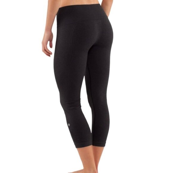 Lululemon Ebb And Flow Crop II Black size 6 - Picture 1 of 15